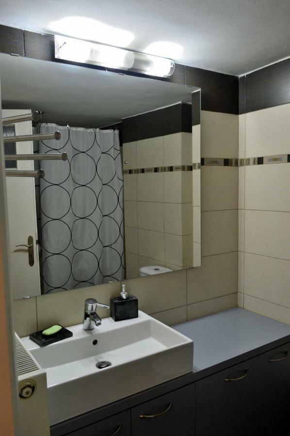 Central Kalamata Cozy Apartment Bagian luar foto